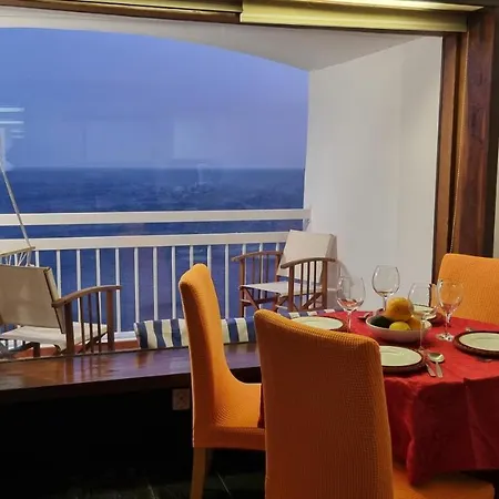 Sun&sea - Beachfront Apartment! アパート セシンブラ