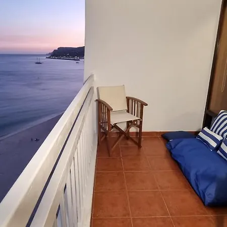Sun&sea - Beachfront Apartment! דירה