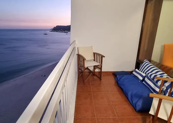Sun&sea - Beachfront Apartment! 아파트